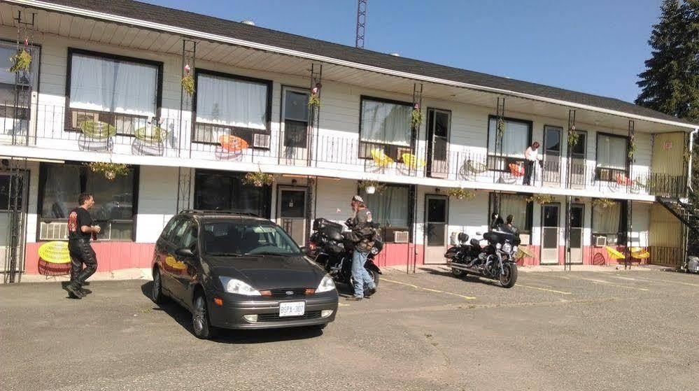 Bay Lake Inn - Frontiersman Motel Latchford Exteriör bild