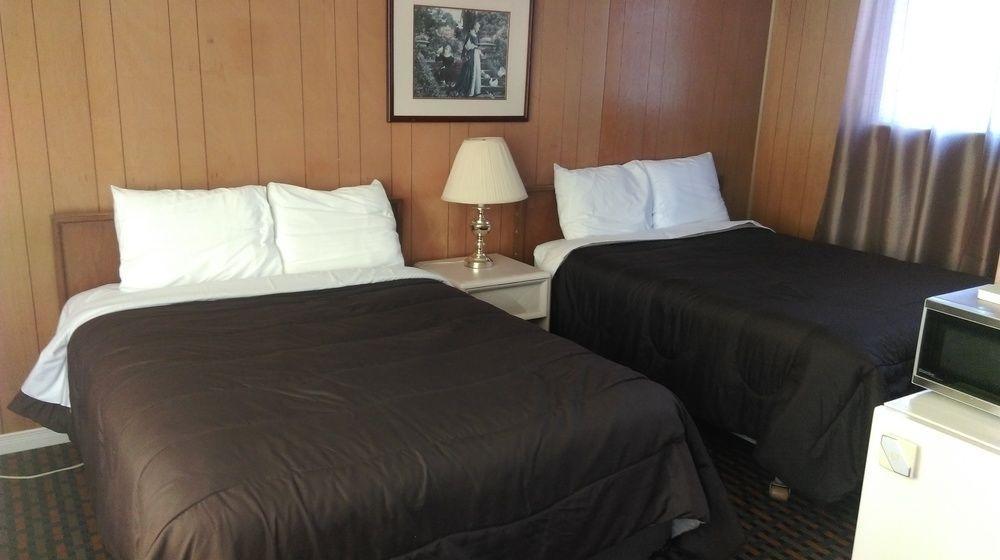 Bay Lake Inn - Frontiersman Motel Latchford Exteriör bild