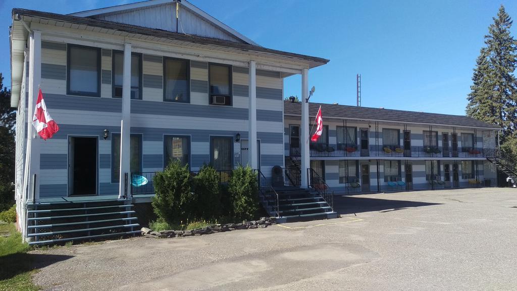 Bay Lake Inn - Frontiersman Motel Latchford Exteriör bild