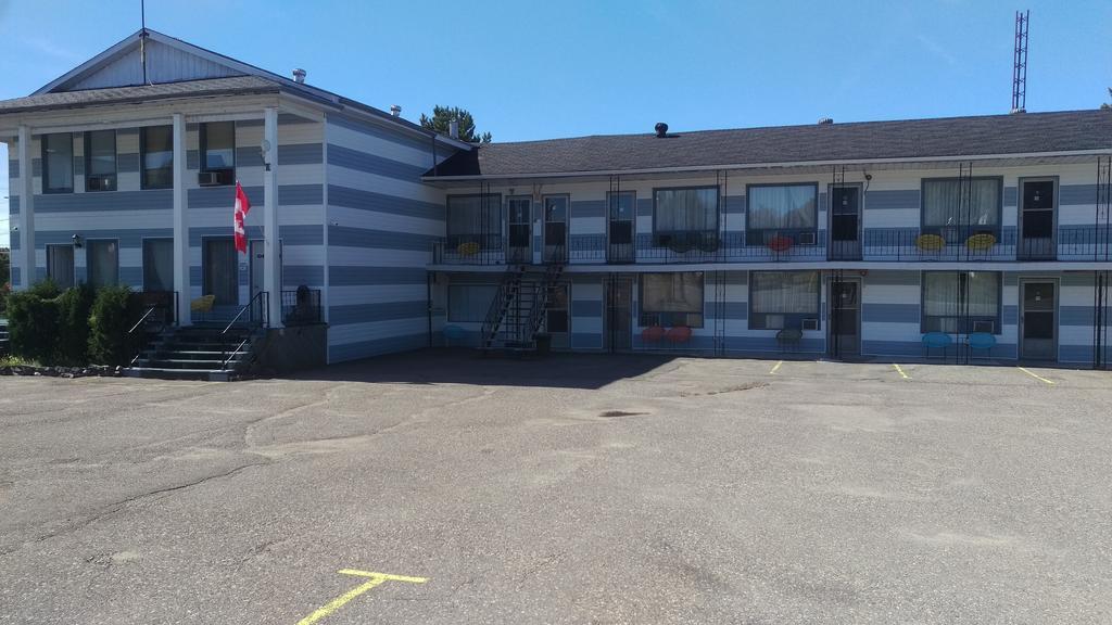 Bay Lake Inn - Frontiersman Motel Latchford Exteriör bild