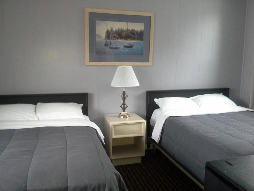 Bay Lake Inn - Frontiersman Motel Latchford Exteriör bild