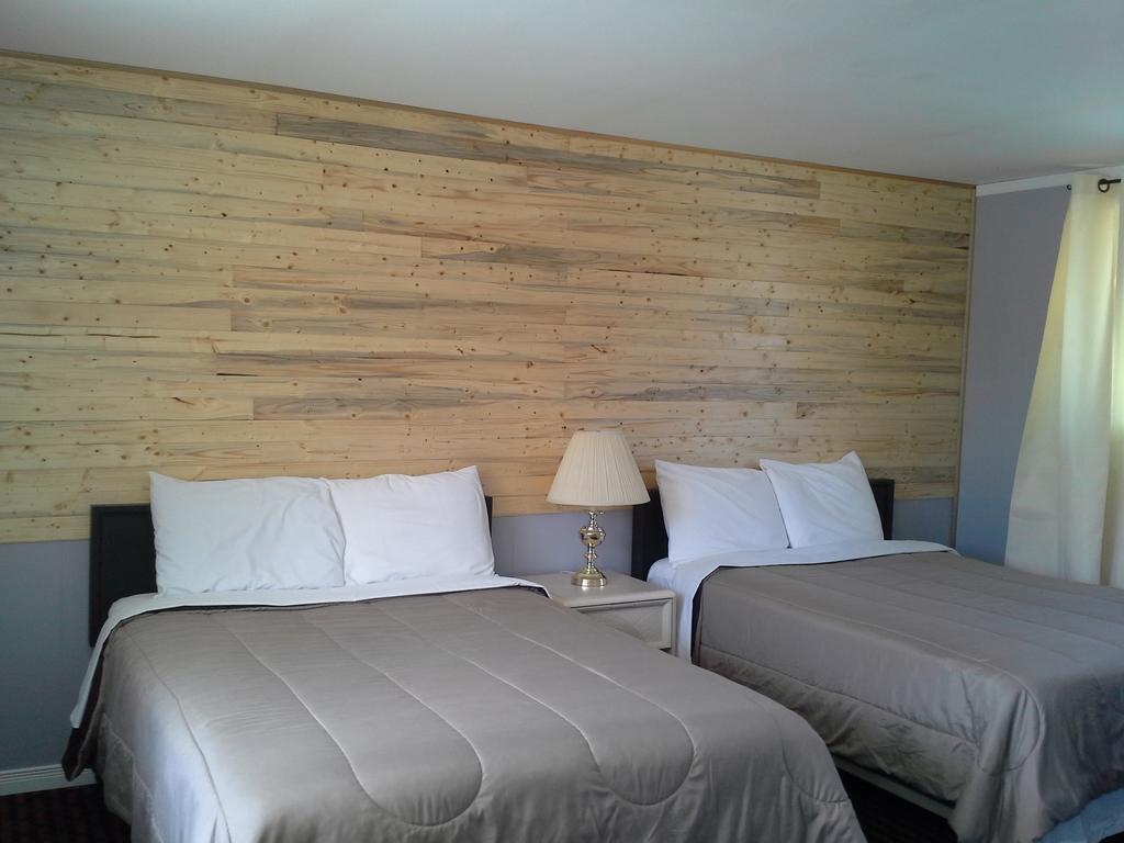 Bay Lake Inn - Frontiersman Motel Latchford Exteriör bild